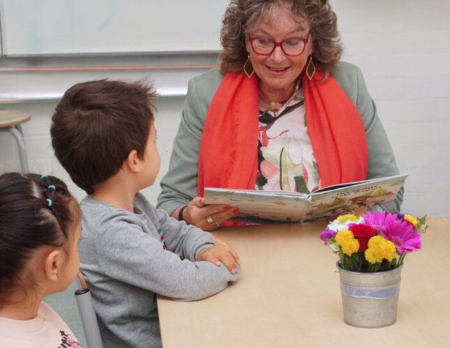 Als Anna-Lies voorleest luistert iedereen aandachtig