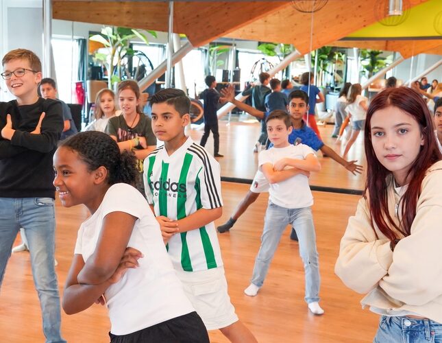 leerlingen-in-de-dansstudio-van-de-oranjerie-zoetermeer